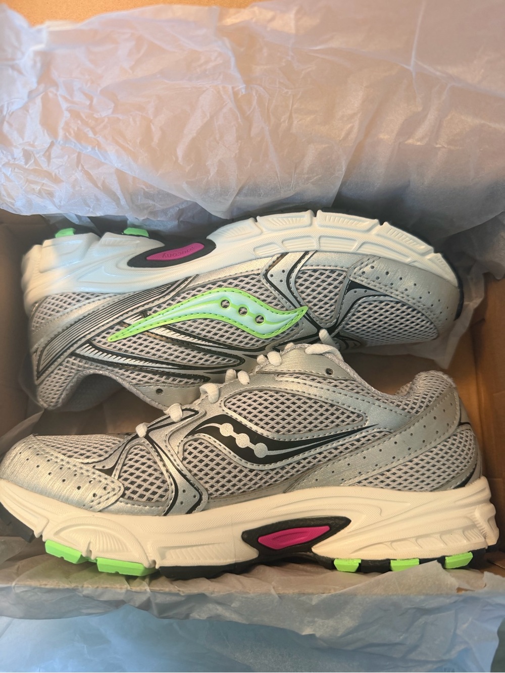 Saucony Women’s size 7 Silver Mesh Running Sneakers with Neon Green Accents